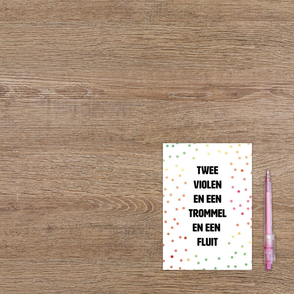 Twee violen en een trommel en een fluit