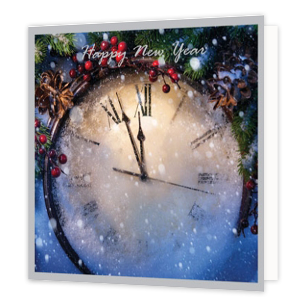 Op deze kerstkaart staat een klok met daarboven de tekst: "Happy new year".