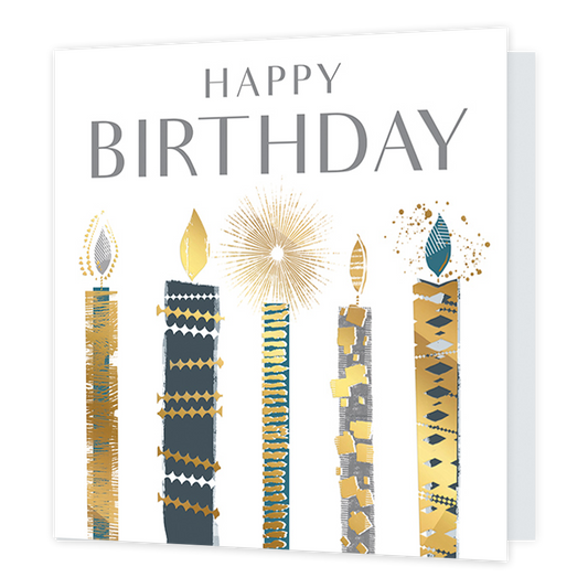 Happy birthday - Formaat: Standaard - Vorm: Vierkant - Verjaardagskaart - Op deze wenskaart staat de tekst 'Happy birthday' in grijze letters. Eronder komen van onderuit de kaart kaarsen. Deze kaarten hebben allemaal een grijs/blauwe kleur en een eigen unieke print met strepen, ruiten en vierkanten in goudfolie. - Snelwenskaart