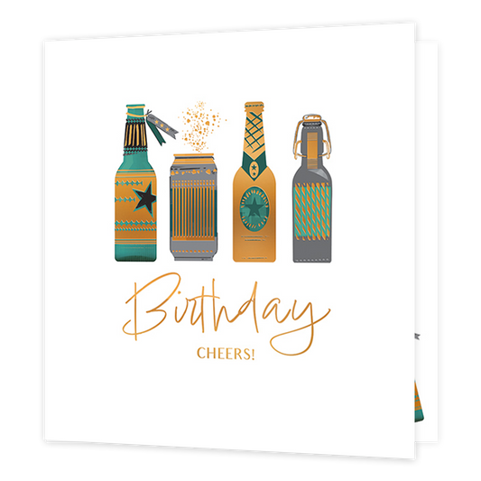 Birthday cheers! - Formaat: Standaard - Vorm: Vierkant - Verjaardagskaart - Op deze kaart staat de tekst 'Birthday cheers!' in het goud beschreven. Erboven staan bierflessen en blikken in verschillende formaten en in kleuren als groen, donkergroen, grijs en goud. - Snelwenskaart