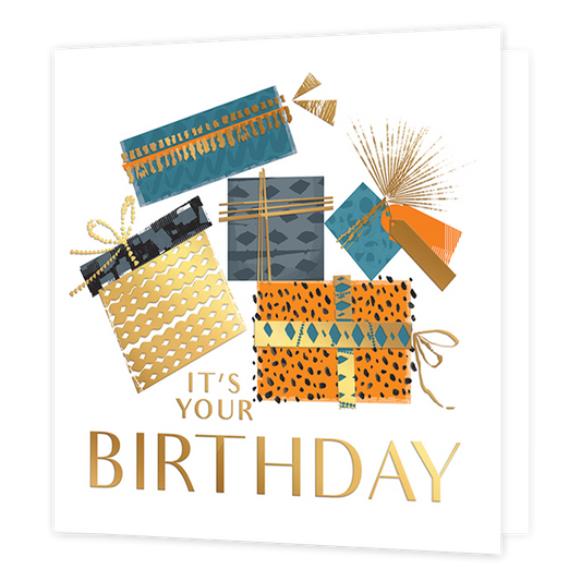 It's your birthday - Formaat: Standaard - Vorm: Vierkant - Verjaardagskaart - Op deze kaart staat de tekst 'It's your birthday' in het goud. Hierboven staan cadeaus in verschillende formaten en in de kleuren oranje, blauw, grijs en goud. Op de cadeaus staan patronen getekend. - Snelwenskaart
