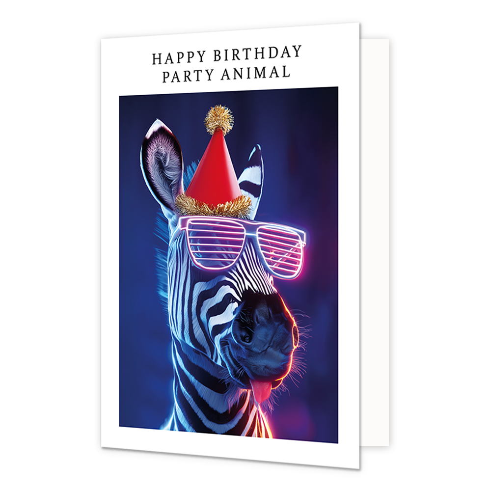 Op deze wenskaart staat een zebra in neon licht. De zebra draag een gestreepte bril met een rode feesthoed. De afbeelding is geplaatst in een wit kader. Bovenin het witte kader staat in het zwart de tekst 'Happy birthday party animal'.