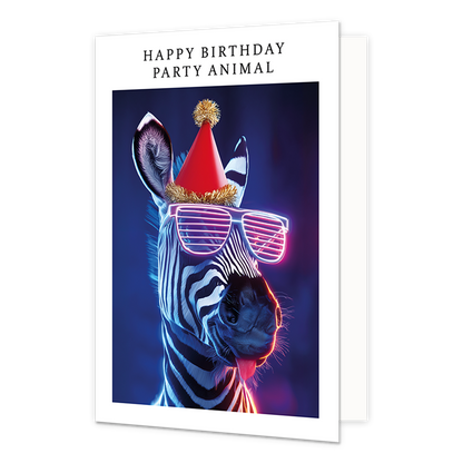 Op deze wenskaart staat een zebra in neon licht. De zebra draag een gestreepte bril met een rode feesthoed. De afbeelding is geplaatst in een wit kader. Bovenin het witte kader staat in het zwart de tekst 'Happy birthday party animal'.