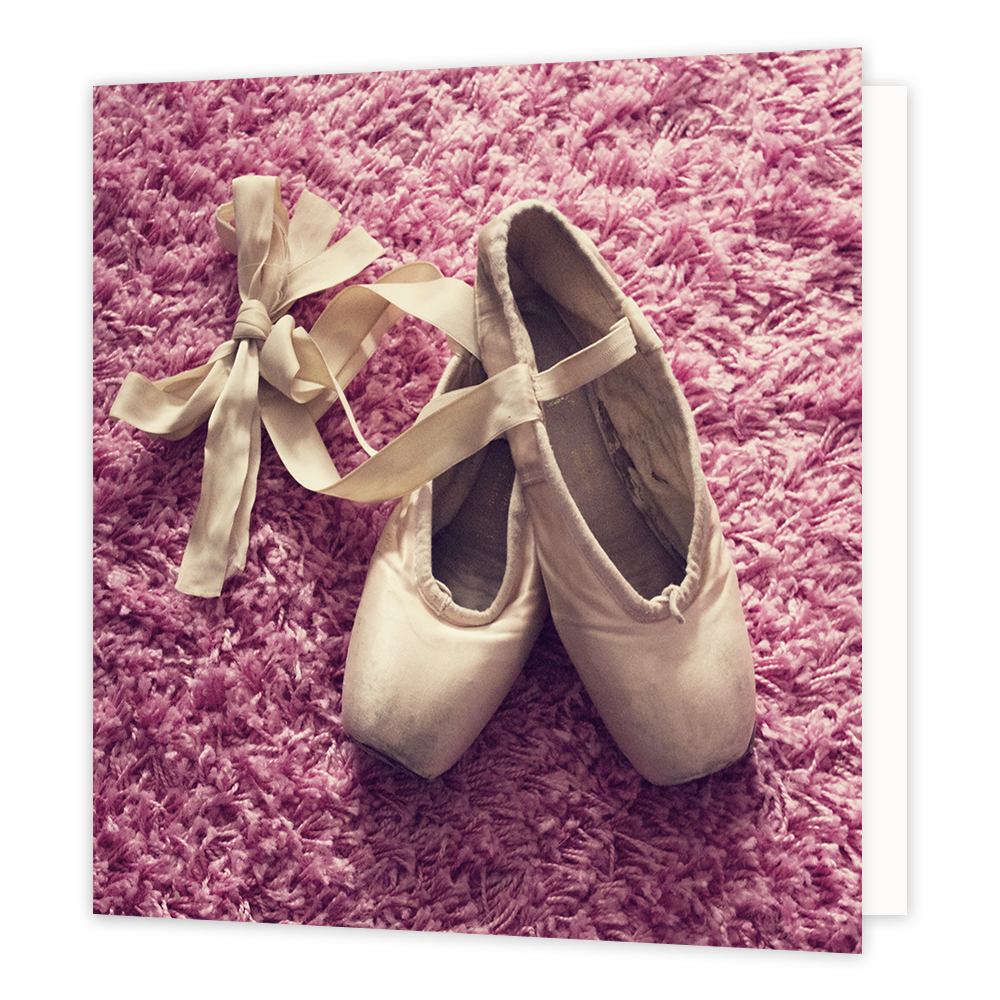 Ballet schoenen - Formaat: Groot - Vorm: Vierkant - Blanco kaart - Op deze wenskaart staat een foto van roze ballet schoenen. - Snelwenskaart