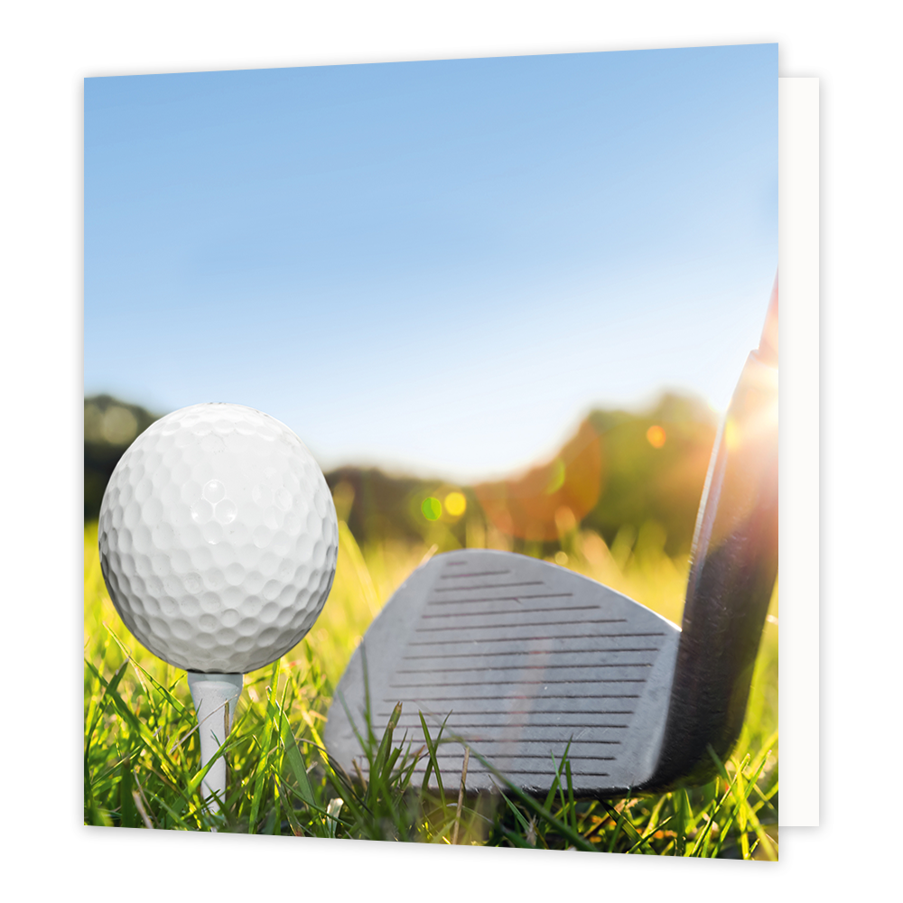 Golf - Formaat: Groot - Vorm: Vierkant - Blanco kaart - Op deze wenskaart staat foto van een golfclub en een golfbal in het gras. - Snelwenskaart