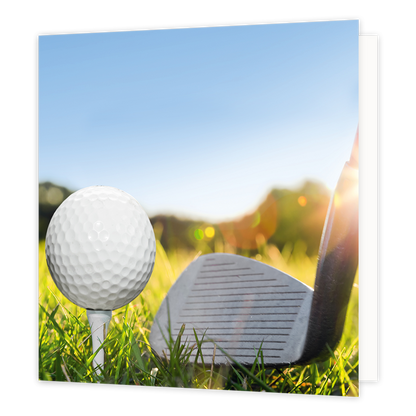 Golf - Formaat: Groot - Vorm: Vierkant - Blanco kaart - Op deze wenskaart staat foto van een golfclub en een golfbal in het gras. - Snelwenskaart