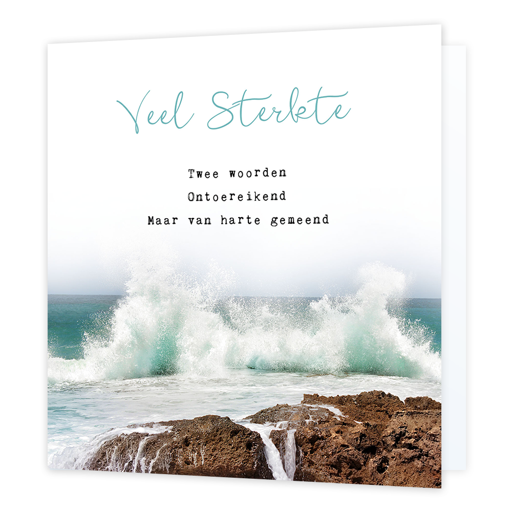 Veel Sterkte - Formaat: Standaard - Vorm: Vierkant - Condoleance kaart - Op deze wenskaart is de zee te zien waarbij golven op rotsen lopen. Daarboven staat de tekst: "Veel sterkte. Twee woorden. Ontoereikend. Maar van harte gemeend". - Snelwenskaart