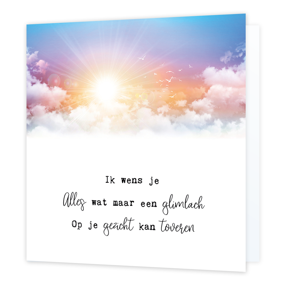 Ik wens je alles wat maar een glimlach - Formaat: Standaard - Vorm: Vierkant - Denken aan kaart - Op deze wenskaart staat de zon die boven de wolken uitschijnt. Daaronder staat de tekst: "Ik wens je alles wat maar een glimlach op je gezicht kan toveren". - Snelwenskaart