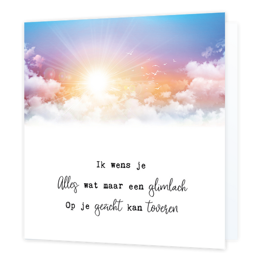 Ik wens je alles wat maar een glimlach - Formaat: Normaal - Vorm: Vierkant - Denken aan kaart - Op deze wenskaart staat de zon die boven de wolken uitschijnt. Daaronder staat de tekst: "Ik wens je alles wat maar een glimlach op je gezicht kan toveren". - Snelwenskaart