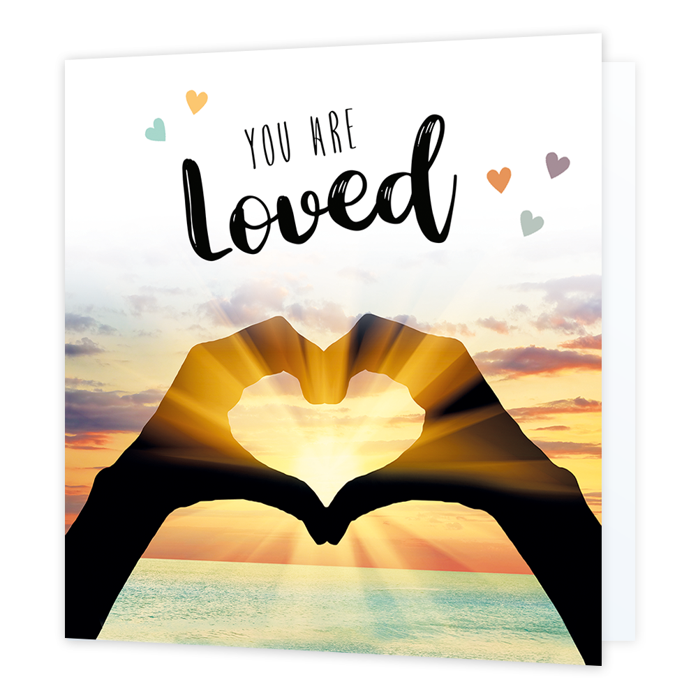 You are loved - Formaat: Normaal - Vorm: Vierkant - Liefdeskaart - Op deze wenskaart staat de zee met op de voorgrond twee handen die een hartje vormen waar de zon doorheen schijnt. In de illustratie staat de tekst: "You are loved". - Snelwenskaart