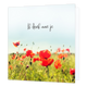 Ik denk aan je - Formaat: Standaard - Vorm: Vierkant - Denken aan kaart - Op deze wenskaart staat een veld met klaprozen en daarboven de tekst: "Ik denk aan je". - Snelwenskaart