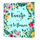 Een kaartje om je op te fleuren - Formaat: Standaard - Vorm: Vierkant - Denken aan kaart - Op deze wenskaart staan bloemen in de kleuren oranje, roze en wit, omringt door groene bladeren. In het midden staat de tekst: "Een kaartje om je op te fleuren". - Snelwenskaart