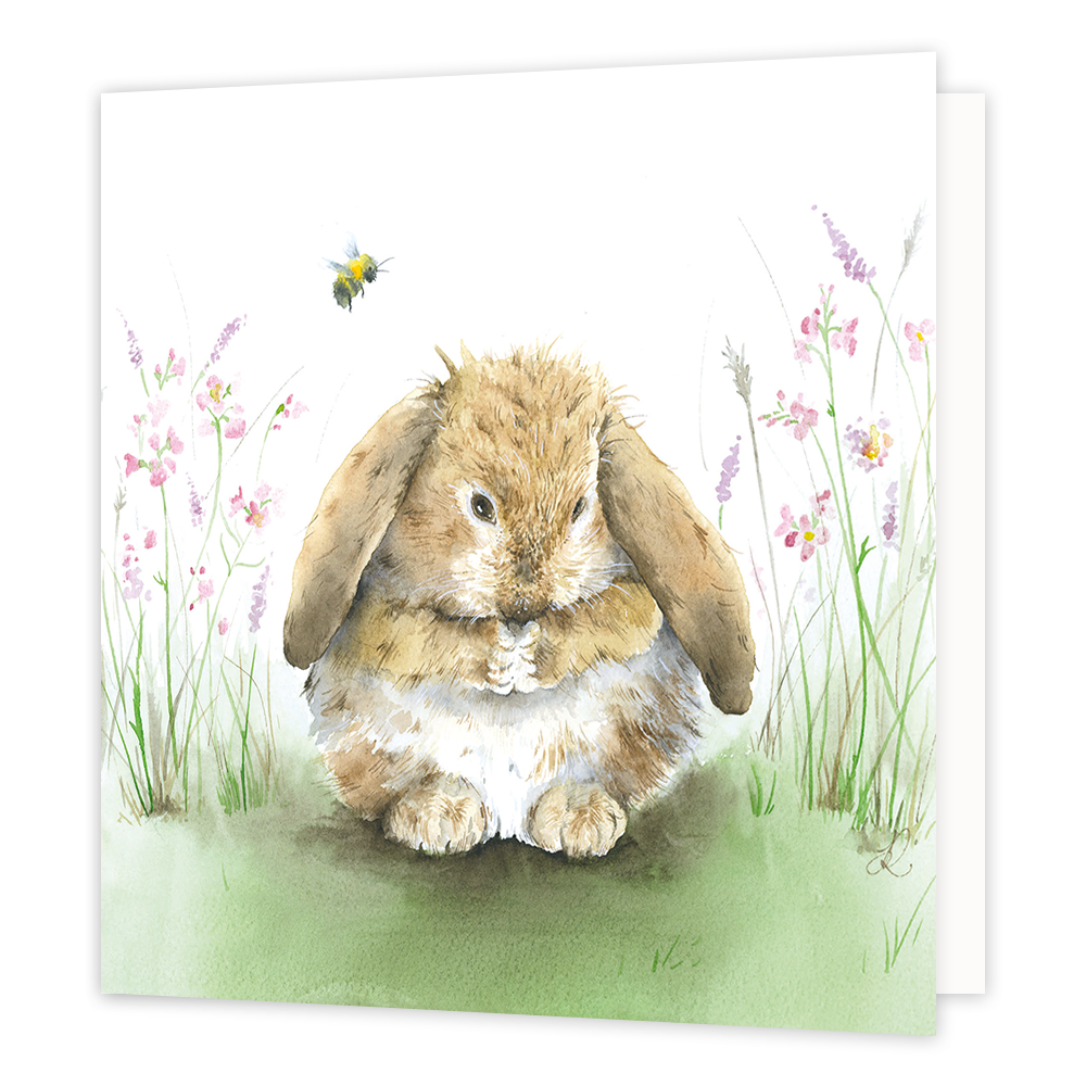 Konijn - Formaat: Standaard - Vorm: Vierkant - Blanco kaart - Op deze wenskaart staat een konijn dat op het gras zit, omringt door bloemen en een bij. - Snelwenskaart
