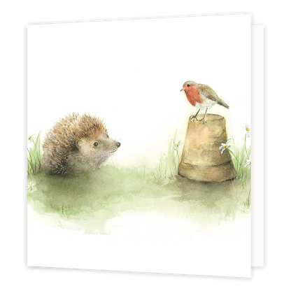 Egel en vogel - Formaat: Standaard - Vorm: Vierkant - Blanco kaart - Op deze wenskaart staan een egel en een vogel die elkaar aankijken. - Snelwenskaart