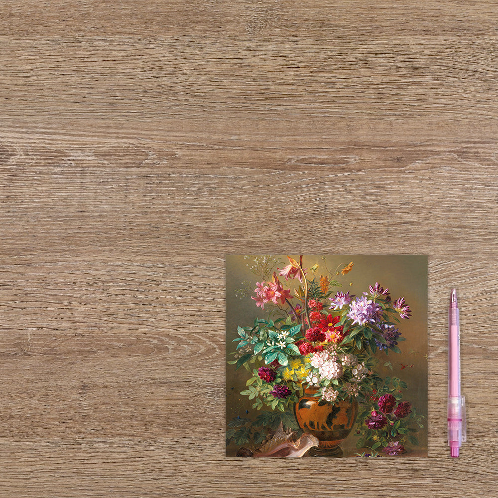 Bos bloemen in een vaas met een schelp