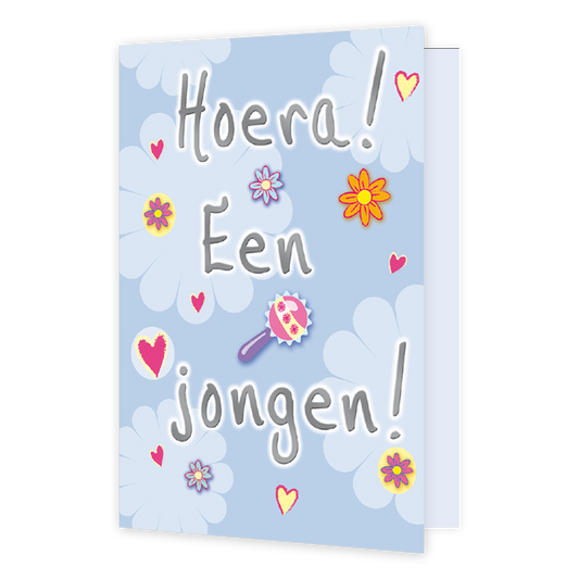 Hoera, een jongen! - Formaat: Normaal - Vorm: Staand - Geboortekaart - Op deze wenskaart staan bloemen en hartjes met een rammelaar. In het midden staat de tekst: "Hoera! Een jongen!". - Snelwenskaart