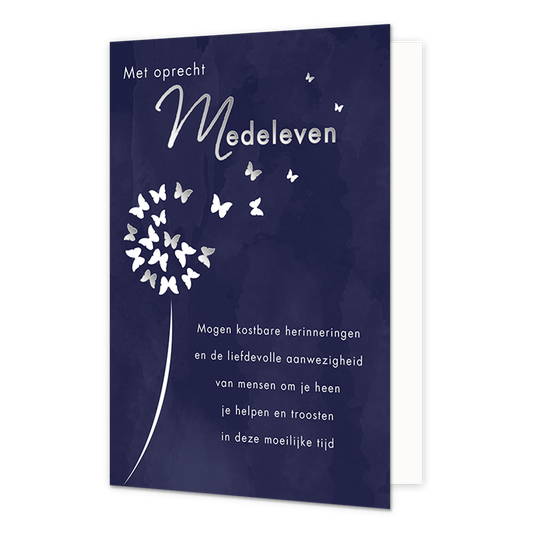 Met oprecht medeleven - Formaat: Normaal - Vorm: Staand - Condoleance kaart - Op deze wenskaart zijn vlinders te zien in de vorm van een bloem. Bovenaan staat de tekst: "Met opracht medeleven" en onderaan de tekst: "Mogen kostbare herinneringen en de liefdevolle aanwezigheid van mensen om je heen je helpen en troosten in deze moeilijke tijd". - Snelwenskaart