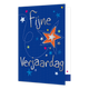 Fijne verjaardag - Formaat: Standaard - Vorm: Staand - Verjaardagskaart - Op deze wenskaart staan sterren in de kleuren blauw, roze, geel, groen en oranje, op een blauwe achtergrond. in het midden staat de tekst: "Fijne verjaardag". - Snelwenskaart
