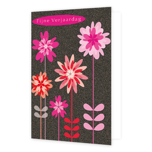Fijne verjaardag - Formaat: Normaal - Vorm: Staand - Verjaardagskaart - Op deze wenskaart staan bloemen in de kleuren roze, oranje en beige op een grijze achtergrond. Bovenaan staat de tekst: "Fijne verjaardag". - Snelwenskaart