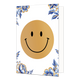 Smiley - Formaat: Normaal - Vorm: Staand - Blanco kaart - Op deze wenskaart staat centraal een grote, goudkleurige smiley afgebeeld met een zwarte glimlach en zwarte ogen. De hoeken van de kaart zijn gedecoreerd met blauw-witte bloemen en bladeren in de stijl van Delfts blauw, die zijn afgewerkt met fijne gouden randen. De achtergrond van de gehele illustratie is effen wit. - Snelwenskaart