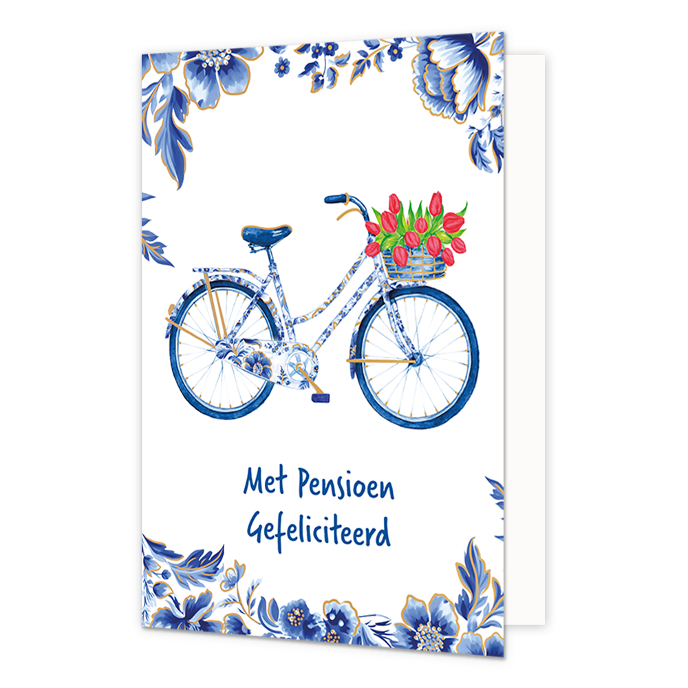 Met pensioen gefeliciteerd - Formaat: Normaal - Vorm: Staand - Pensioenkaart - Op deze wenskaart staat centraal een damesfiets afgebeeld die volledig is gedecoreerd met blauw-witte bloemmotieven in Delfts blauwe stijl en goudkleurige details. Aan het stuur hangt een goudkleurige mand gevuld met felrode tulpen en groene bladeren. De randen en hoeken van de kaart zijn rijkelijk versierd met bijpassende blauwe bloemen en bladeren met gouden accenten tegen een witte achtergrond. Onderaan de illustratie staat i