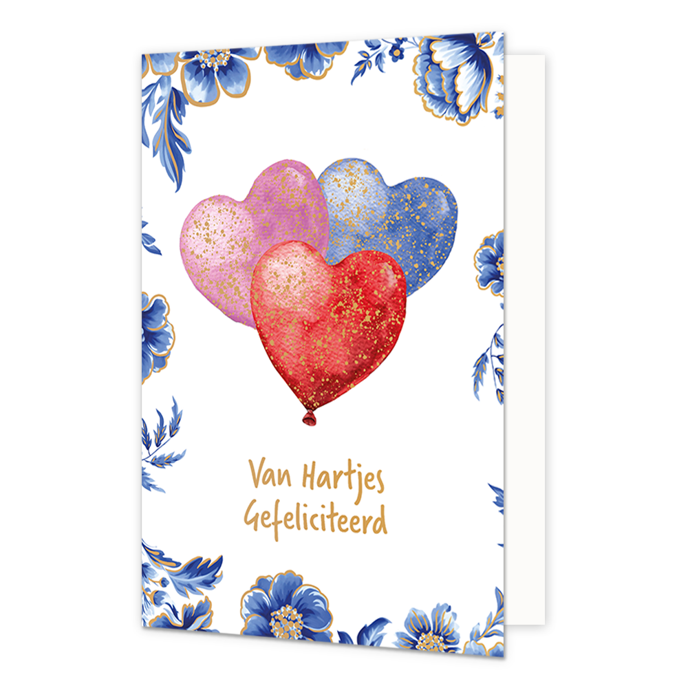 Van hartjes gefeliciteerd - Formaat: Normaal - Vorm: Staand - Felicitatiekaart - Op deze wenskaart staan centraal drie hartvormige ballonnen afgebeeld in de kleuren roze, blauw en rood, welke zijn afgewerkt met goudkleurige spikkels tegen een witte achtergrond. De randen en hoeken van de kaart zijn rijkelijk gedecoreerd met blauw-witte bloemen en bladeren in Delfts blauwe stijl met fijne goudkleurige randen. Onder de ballonnen staat in goudkleurige, handgeschreven letters de tekst "Van Hartjes Gefeliciteer