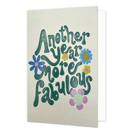 Another year more fabulous - Formaat: Normaal - Vorm: Staand - Verjaardagskaart - Op deze wenskaart staat de tekst: "Another year moren fabulous" omringt door bloemen. - Snelwenskaart