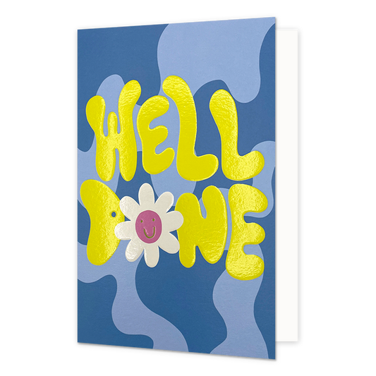 Well done - Formaat: Normaal - Vorm: Staand - Complimentenkaart - Op deze wenskaart staat de tekst: "Well done" op een paarse achtergrond. - Snelwenskaart