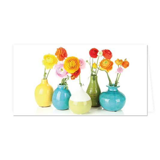 Bloemen - Formaat: Groot - Vorm: Liggend - Blanco kaart - Op deze wenskaart staan vijf bloemenvasen met bloemen erin in de kleuren oranje, geel, rood en roze. - Snelwenskaart