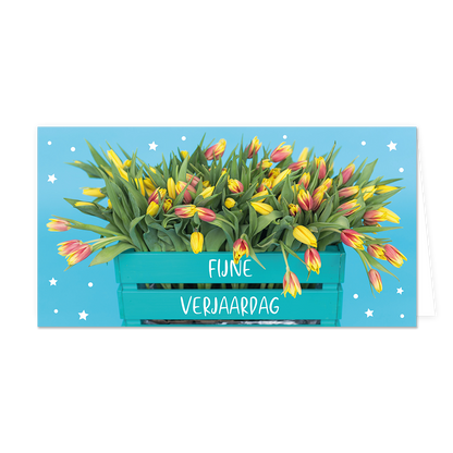 Fijne verjaardag - Formaat: Groot - Vorm: Liggend - Verjaardagskaart - Op deze wenskaart staat een blauwe krat met daarop de tekst: "Fijne verjaardag". In de krat liggen geel/rode tulpen. - Snelwenskaart
