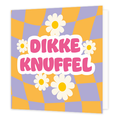 Mini boemenkaartje - Dikke knuffel - Formaat: Klein - Vorm: Vierkant - Vriendschapskaart - Op deze wenskaart staan witte bloemen met de tekst: "Dikke knuffel". - Snelwenskaart