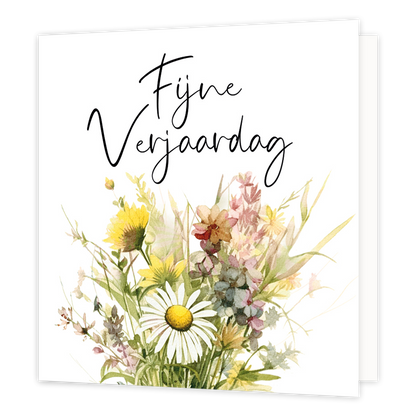 Mini bloemenkaartje - Fijne verjaardag - Formaat: Klein - Vorm: Vierkant - Verjaardagskaart - Op deze wenskaart staat een bloeket bloemen met daarboven de tekst: "Fijne verjaardag". - Snelwenskaart