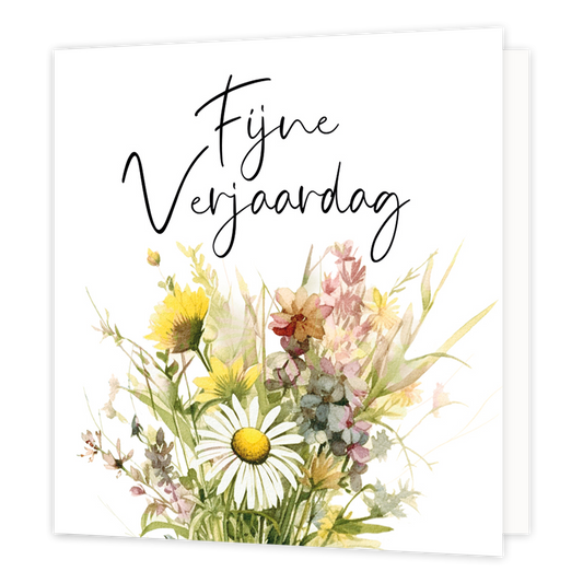 Mini bloemenkaartje - Fijne verjaardag - Formaat: Klein - Vorm: Vierkant - Verjaardagskaart - Op deze wenskaart staat een bloeket bloemen met daarboven de tekst: "Fijne verjaardag". - Snelwenskaart