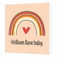Mini bloemenkaartje - Welkom lieve baby - Formaat: Klein - Vorm: Vierkant - Geboortekaart - Op deze wenskaart staat een regenboog met een rood hartje en daaronder de tekst: "Welkom lieve baby". - Snelwenskaart