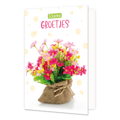 Lieve groetjes - Formaat: Normaal - Vorm: Staand - Denken aan kaart - Op deze wenskaart staan bloemen in de kleuren roze en geel met daarboven de tekst: "Lieve groetjes". - Snelwenskaart