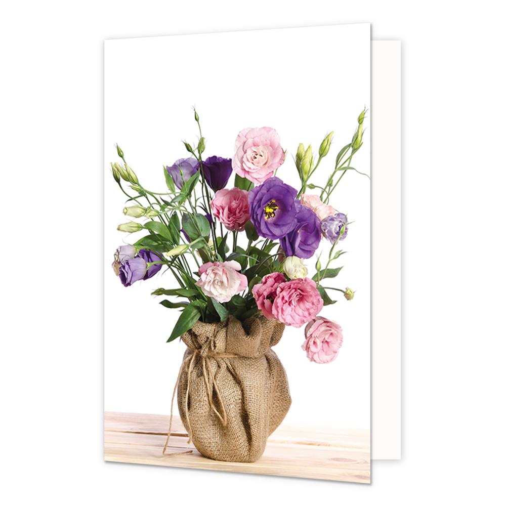 Bloemenboeket - Formaat: Standaard - Vorm: Staand - Blanco kaart - Op deze wenskaart staat een bloemenboeket in de kleuren paars, roze, wit en groen. - Snelwenskaart