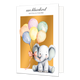 Een kleinkind gefeliciteerd - Formaat: Standaard - Vorm: Staand - Geboortekaart - Op deze wenskaart staat een olifant die een tros ballonnen aan zijn slurf heeft met daarboven de tekst: "Een kleinkind gefeliciteerd". - Snelwenskaart