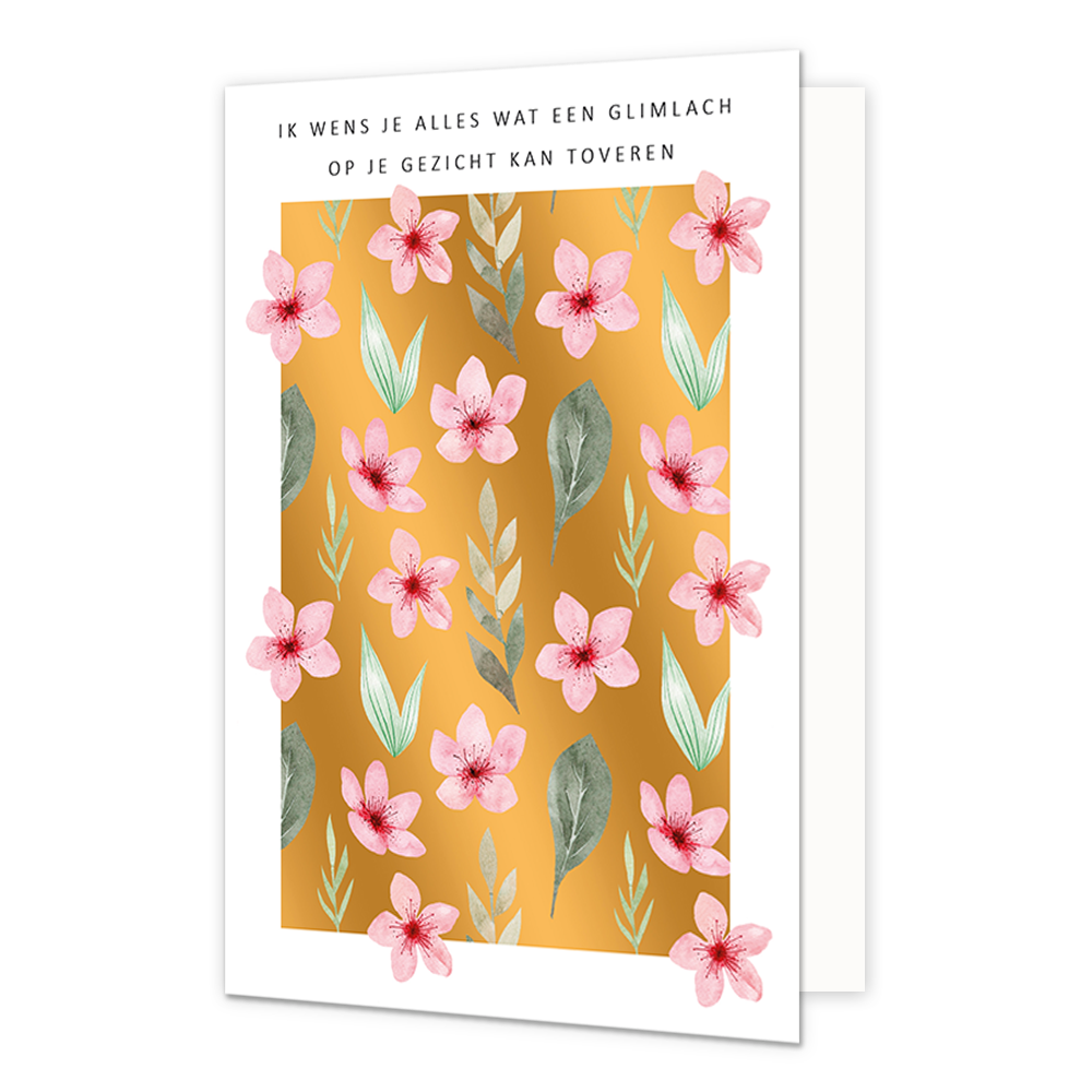 Glimlach op je gezicht kan toveren - Formaat: Standaard - Vorm: Staand - Denken aan kaart - Op deze wenskaart staan roze bloemen met groene blaadjes, op een gouden achtergrond. Boven de illustratie staat de tekst: "Ik wens je alles wat een glimlach op je gezicht kan toveren". - Snelwenskaart