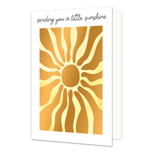 Sending you a little sunshine - Formaat: Normaal - Vorm: Staand - Denken aan kaart - Op deze wenskaart is een gouden zon te zien met gele zonnenstralen. Boven de illustratie staat de tekst: "Sending you a little sunshine". - Snelwenskaart