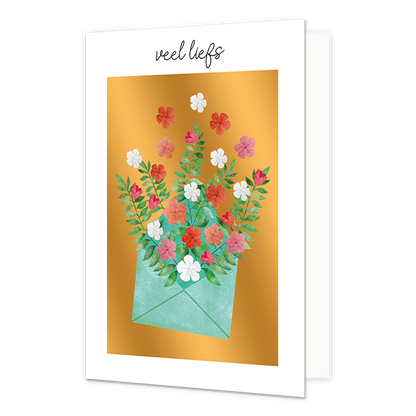 Veel liefs - Formaat: Normaal - Vorm: Staand - Vriendschapskaart - Op deze wenskaart staat een envelop waar bloemen uit komen met groene takken, op een gouden achtergrond. Boven de illustratie staat de tekst: "Veel liefs". - Snelwenskaart