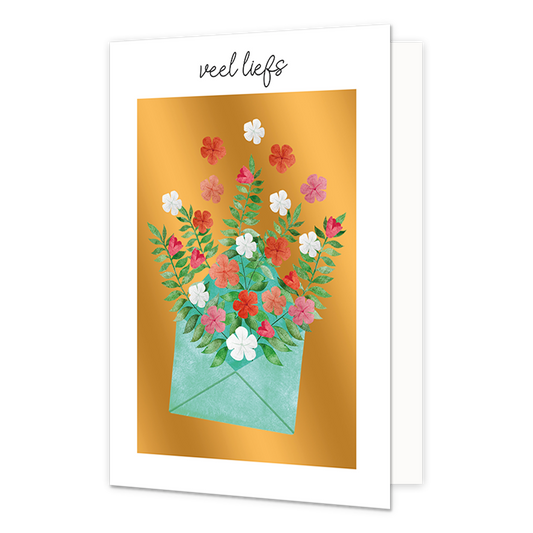 Veel liefs - Formaat: Normaal - Vorm: Staand - Vriendschapskaart - Op deze wenskaart staat een envelop waar bloemen uit komen met groene takken, op een gouden achtergrond. Boven de illustratie staat de tekst: "Veel liefs". - Snelwenskaart
