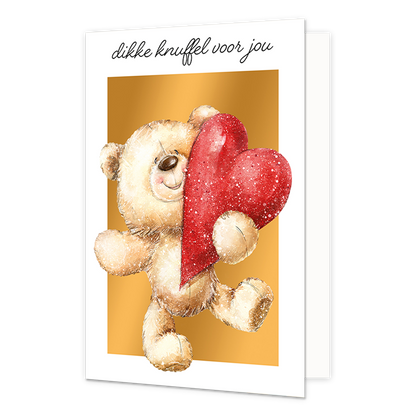 Dikke knuffel voor jou - Formaat: Standaard - Vorm: Staand - Vriendschapskaart - Op deze wenskaart staat een schattige teddybeer afgebeeld tegen een gouden achtergrond, die een groot rood hart vasthoudt en ermee knuffelt. De beer is getekend in een zachte, aquarelachtige stijl met witte glinstertjes eromheen. Bovenaan de afbeelding staat in cursieve, zwarte letters de tekst dikke knuffel voor jou. - Snelwenskaart