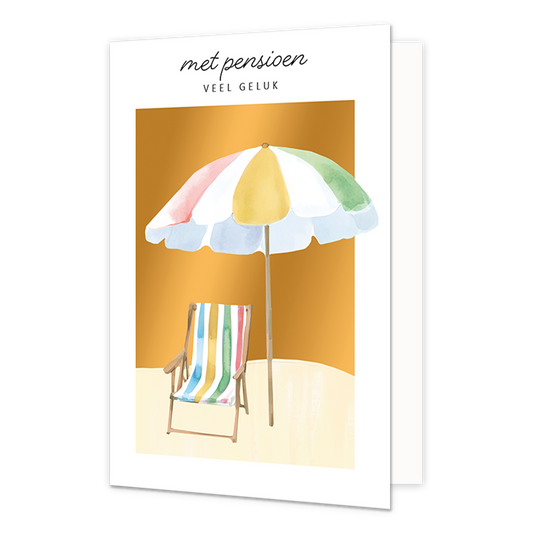 Met pensioen veel geluk - Formaat: Normaal - Vorm: Staand - Pensioenkaart - Op deze wenskaart staat een strand met een stranbed en parasol. Daarboven staat de tekst: "Met pensioen veel geluk". - Snelwenskaart