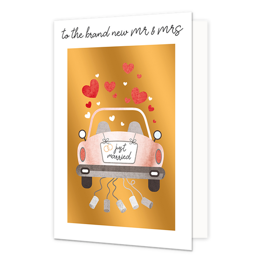 To the brand new mr & mrs - Formaat: Normaal - Vorm: Staand - Huwelijkskaart - Op deze wenskaart staat een roze auto met grijze blikjes erachter en rode en witte hartjes erboven, op een gouden achtergrond. Boven de illustratie staat de tekst: "To the brand new MR & MRS". - Snelwenskaart