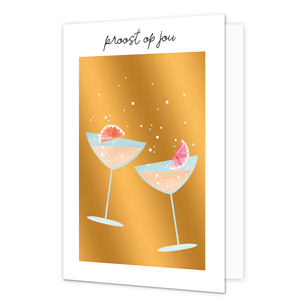Proost op jou - Formaat: Normaal - Vorm: Staand - Proost kaart - Op deze wenskaart staan ronde champagneglazen met sinaasappelstukjes, op een gouden achtergrond. Boven de illustratie staat de tekst: "Proost op jou". - Snelwenskaart