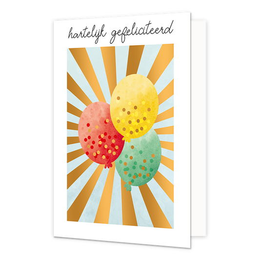 Hartelijk gefeliciteerd - Formaat: Normaal - Vorm: Staand - Felicitatiekaart - Op deze wenskaart staan drie ballonnen in de kleure geel, rood en groen, met stippen in bijpassende kleuren, op een achtergrond met blauwe en gouden lijnen. Boven de illustratie staat de tekst: "Hartelijk gefeliciteerd". - Snelwenskaart