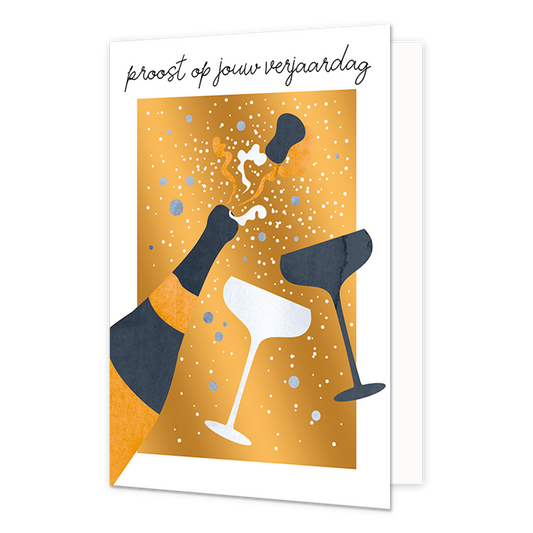 Proost op jouw verjaardag - Formaat: Normaal - Vorm: Staand - Verjaardagskaart - Op deze wenskaart staat een champagnefles met bijpassende glazen, op een gouden achtergrond. Boven de illustratie staat de tekst: "Proost op jouw verjaardag". - Snelwenskaart