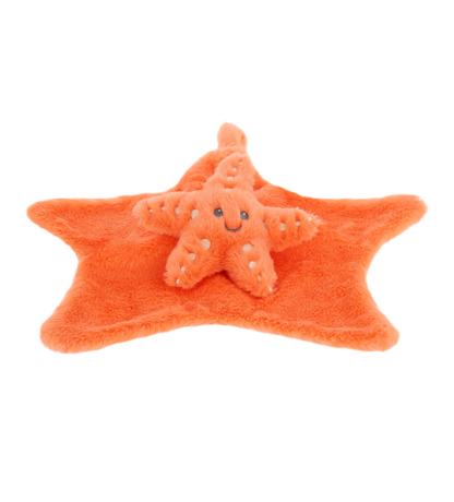 Baby knuffeldoekje zeester - Deze knuffeldoek heeft een platte, stervormige basis in een helderoranje kleur. In het midden is een kleine, opgestikte zeester bevestigd. Deze zeester heeft twee donkergrijze, geborduurde kraalogen, een subtiel geborduurd glimlachend mondje en is voorzien van lichtere, crèmekleurige stippen op de armen. - Snelwenskaart