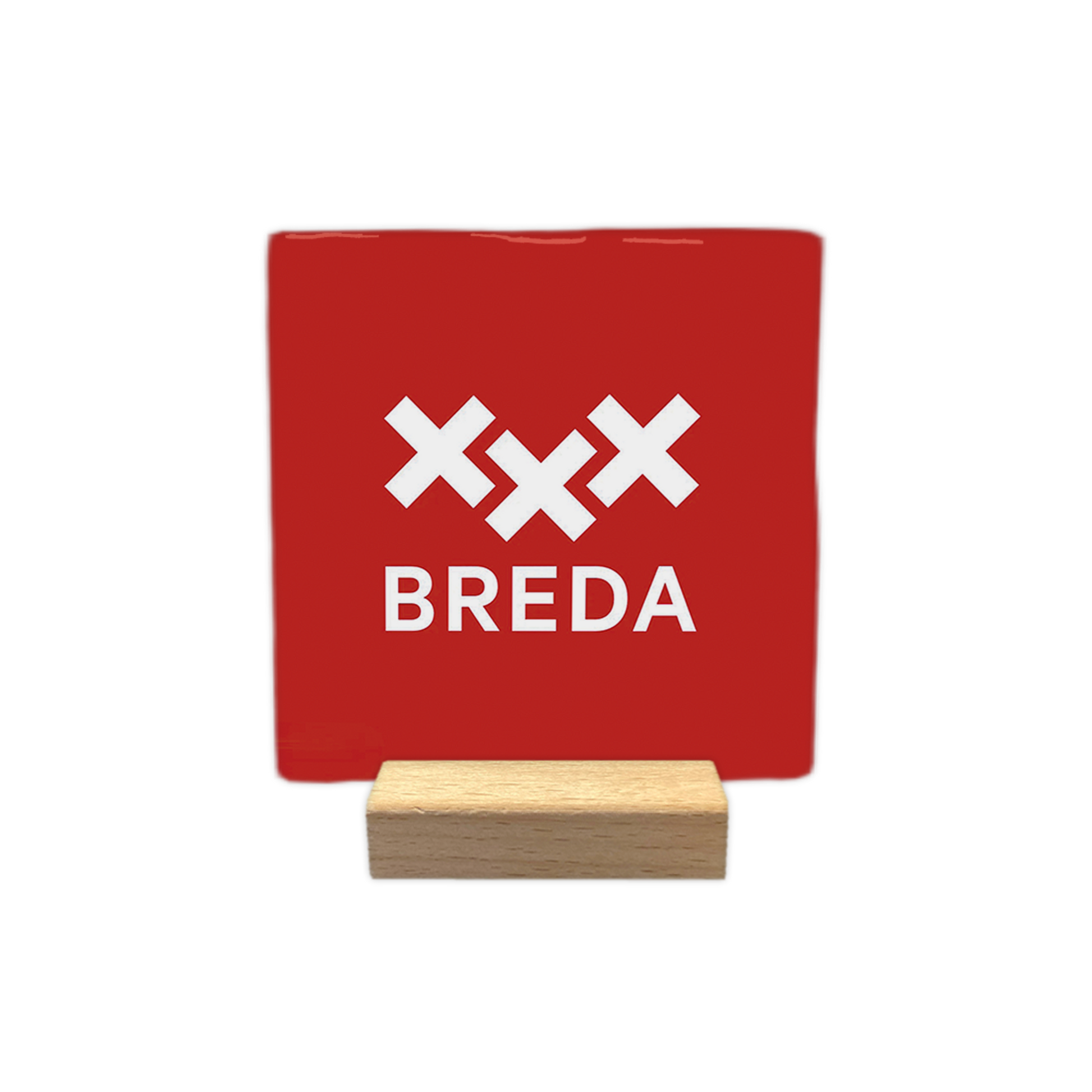 Breda - Decoratie tegel - Formaat: - Op deze decoratie tegel staan drie witte kruisen boven elkaar op een rode achtergrond. Onder de kruisen staat in witte letters de naam Breda. Het ontwerp is eenvoudig en strak vormgegeven. - Snelwenskaart