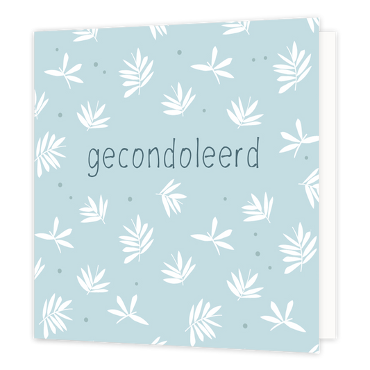 Gecondoleerd - Formaat: Normaal - Vorm: Vierkant - Condoleance kaart - Op deze wenskaart staan witte blaadjes op een lichtblauwe achtergrond. In het midden staat de tekst: "Gecondoleerd". - Snelwenskaart